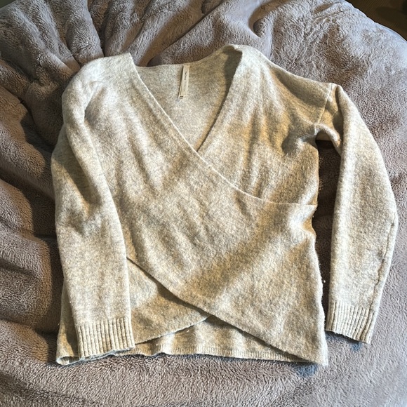 Aritzia Babaton sweater - Picture 2 of 6